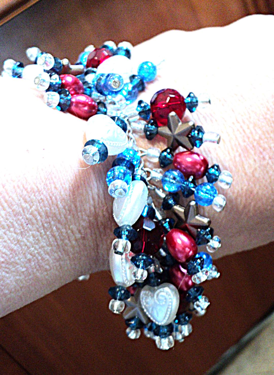 Bracciale con perline rosse e blu, Bracciale patriottico