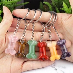 Naturstein Knochen Schlüsselanhänger - Kristall Hund Liebhaber Geschenk Charm Schlüsselanhänger - Geschenk für Sie