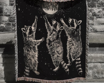 Retro Raccoon Woven Blanket: Funny Moon Tapestry