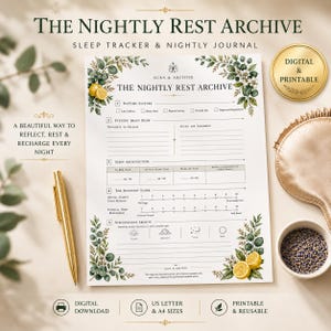 Può includere: Un tracker del sonno e diario notturno digitale e stampabile intitolato "The Nightly Rest Archive". Il design presenta illustrazioni botaniche, limoni e testo. Include sezioni per i fattori diurni, l'architettura del sonno e i punteggi di recupero. Sono visibili anche una penna d'oro e una mascherina per dormire.