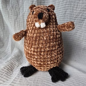 Crocheted Beaver Plush: Cuddly Stuffed Animal