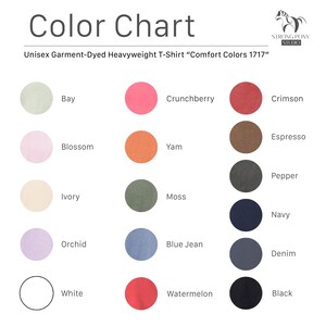 K&ouml;nnte beinhalten: Farbkarte f&uuml;r ein Unisex-T-Shirt aus schwerem Stoff, gef&auml;rbt, mit Farben wie Bay, Crunchberry, Crimson, Espresso, Blossom, Yam, Pepper, Ivory, Moss, Navy, Orchid, Blue Jean, Denim, White, Watermelon und Black.