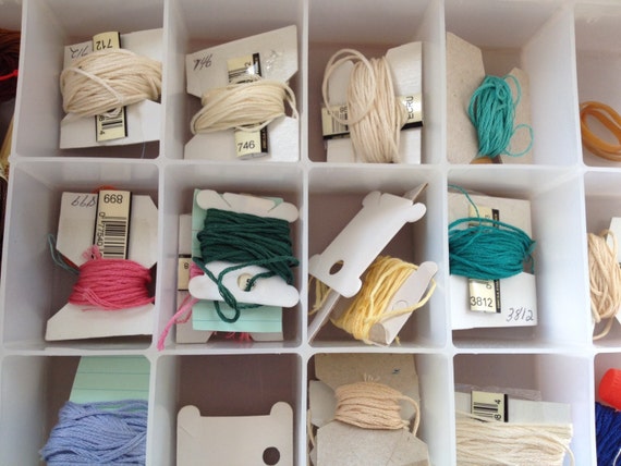 Boîte de rangement de fama avec fil broderie DMC fil avec 18 compartiments 5111e7 Boîte de rangement de fama avec fil broderie DMC fil avec 18 compartiments 5111e7