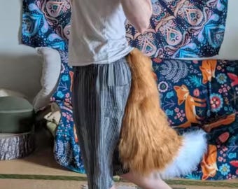 Black wolf tail in faux fur | Realistic cosplay accessory | Wolf costume | Animal disguise