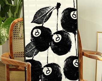 Op de afbeelding: Zwart-wit ingelijste kunstdruk met achtballen. Het kunstwerk wordt getoond op een houten stoel met een geweven rugleuning. Een lamp en een plant staan op de achtergrond. De print heeft een zwart frame.