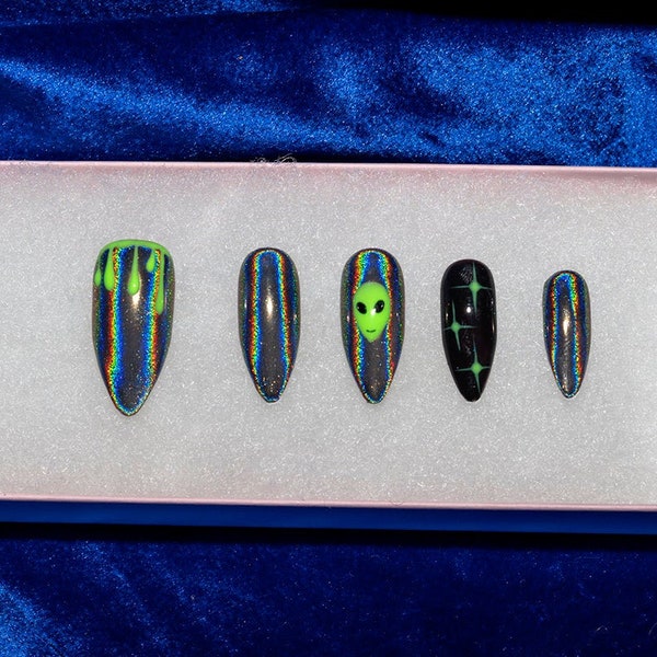 Alien Chrome | Holographic Chrome | Press On Nails