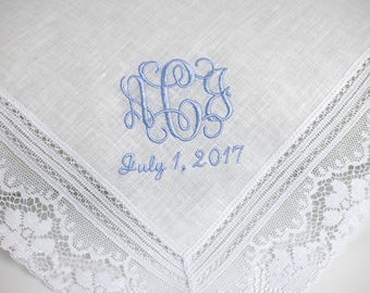 Hankie / Hankies for Bride / Hankerchief /handkerchiefs with Monogram and Date/ Wedding hankies / Bride hankerchief