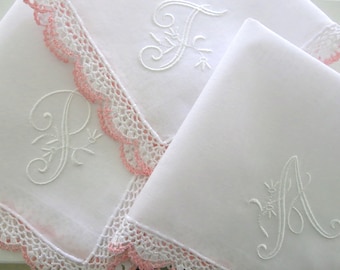 Bridesmaid Handkerchief, Bridesmaid Gift, Bridal Shower gift: Wedding handkerchief with single initial