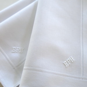 Set of 3 White Cotton Mens Monogrammed Handkerchiefs, Fathers Day Gift, Christmas Gift for him, 2nd Anniversary Gift, Mens Handkerchiefs Set