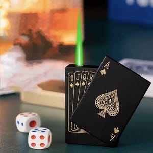 エース オブ スペード 詰め替え可能カードライター – オリジナル グリーン フレイム デザイン |喫煙者の男性への贈り物 |高級ギフトボックス付きガスライター
