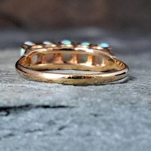Anillo de oro macizo de 9 quilates con cinco ópalos, talla N (Reino Unido), peso 2,2 g. J10335 imagen 10