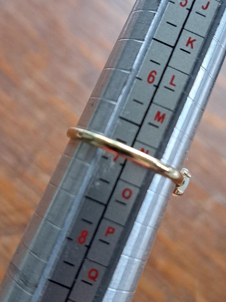 Anillo de oro macizo de 9 quilates con cinco ópalos, talla N (Reino Unido), peso 2,2 g. J10335 imagen 18