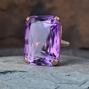Modernistischer Amethystring aus 9-karätigem Gold, inspiriert vom Art déco-Design von 1976, UK-Größe Q, 16,57 g
