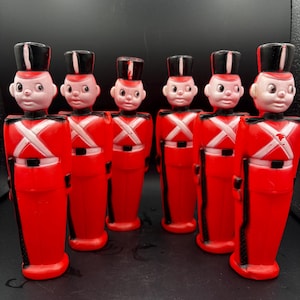 6 Vintage Blow Mold Soldiers