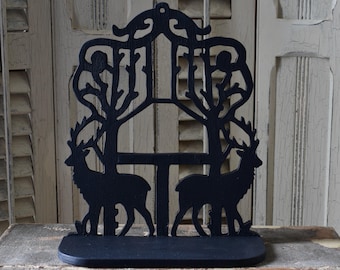 Estante de pared vintage negro: Estante colgante de madera tallada con estilo rústico