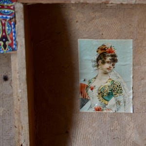 Antik kupolformad ångkoffert: Dockförvaring från 1870-talet - Barnkoffert bild 4