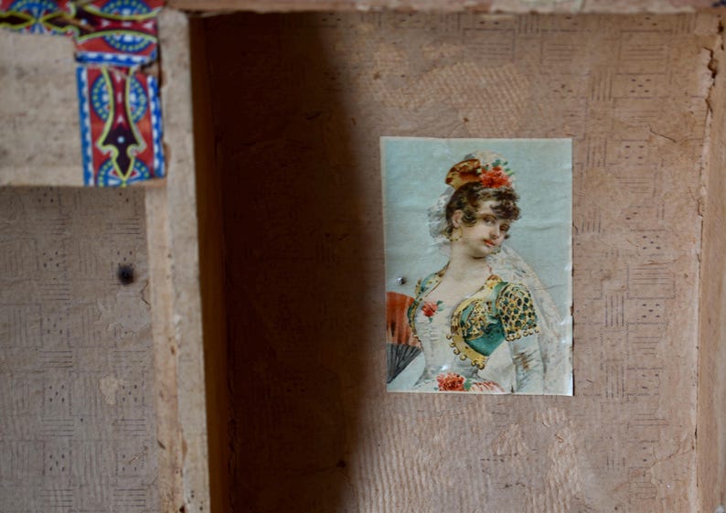 Antik kupolformad ångkoffert: Dockförvaring från 1870-talet - Barnkoffert bild 4