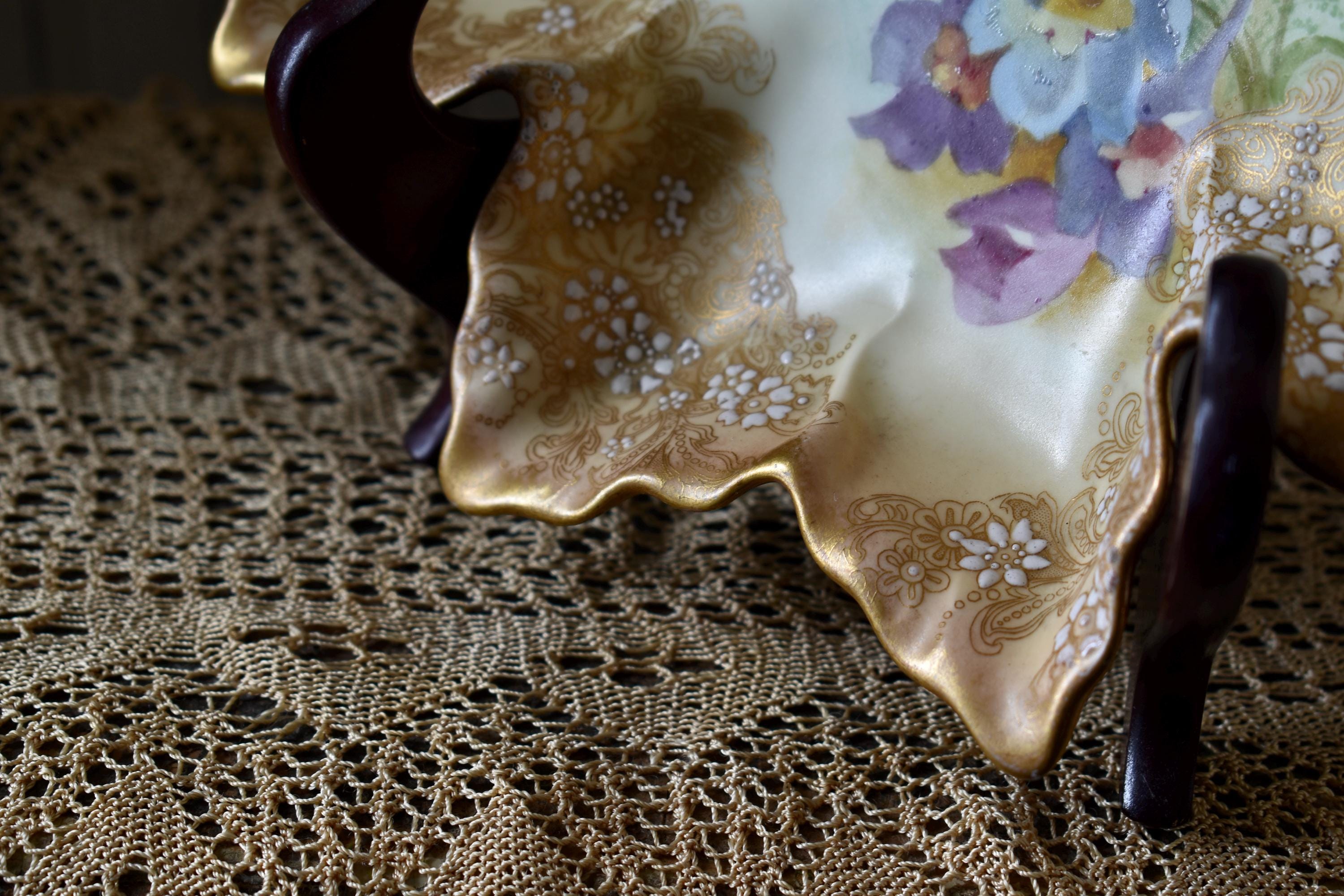 アンティーク ロイヤルドルトン プレート – 手描きラークスパー