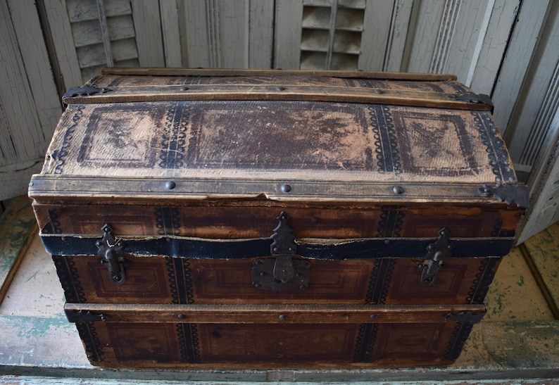 Antik kupolformad ångkoffert: Dockförvaring från 1870-talet - Barnkoffert bild 12