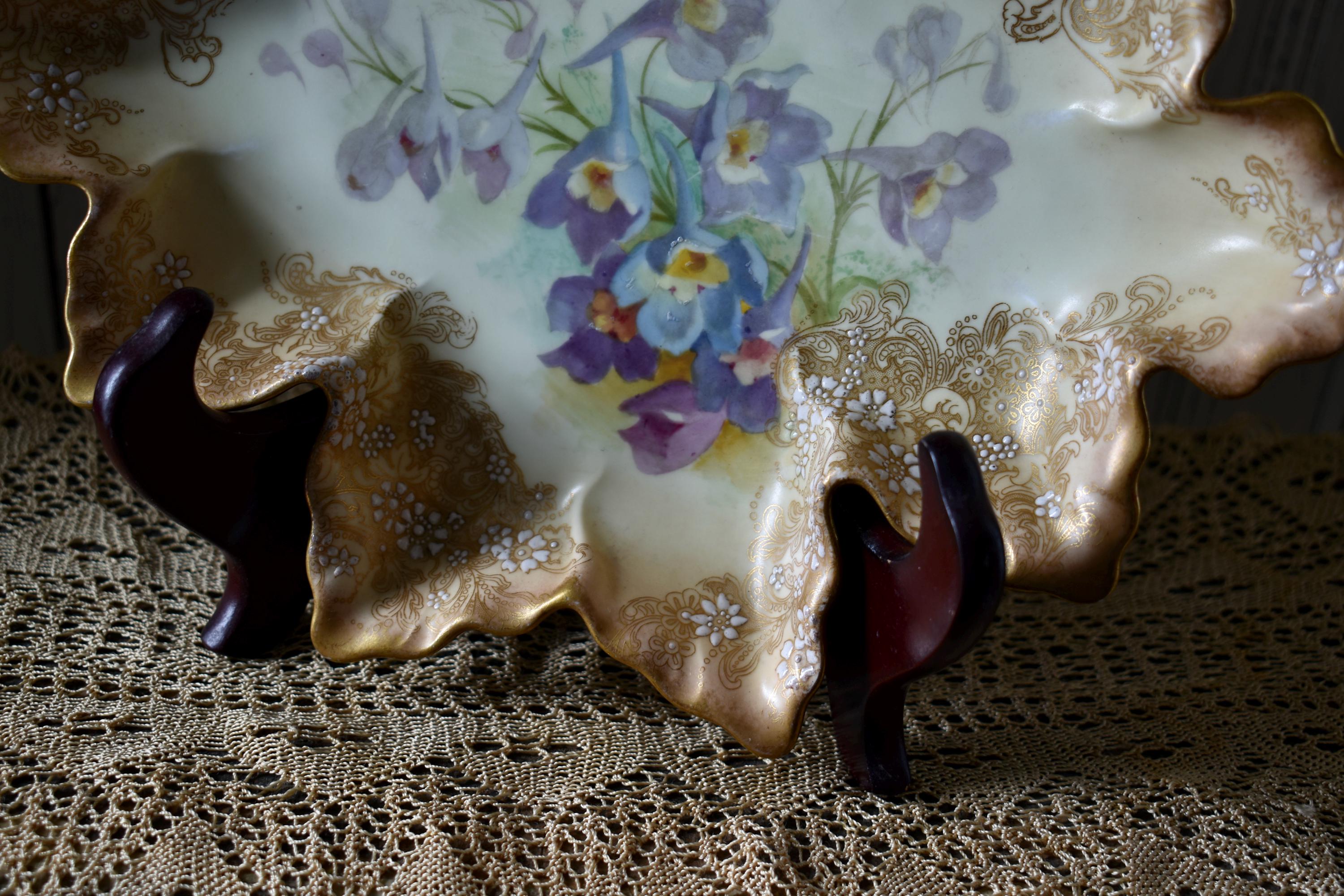 アンティーク ロイヤルドルトン プレート – 手描きラークスパー