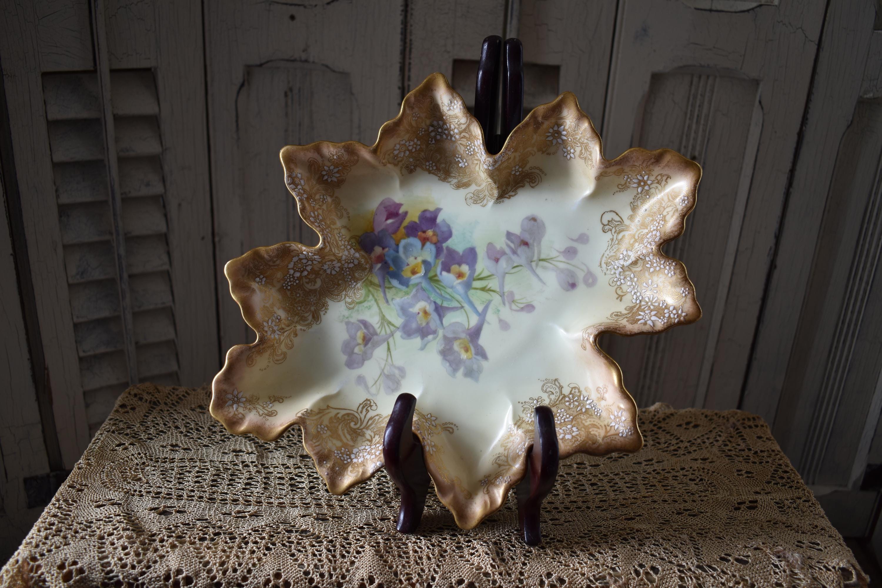 アンティーク ロイヤルドルトン プレート – 手描きラークスパー