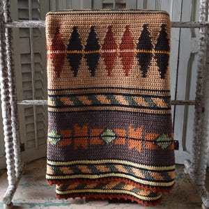 Magnifique couvre-lit afghan vintage du Sud-Ouest, grand format, tricoté à la main avec expertise, pour lit simple, neuf d'époque.