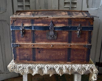 アンティークのドーム型蒸気船トランク：1870年代の人形収納・子供用トランク