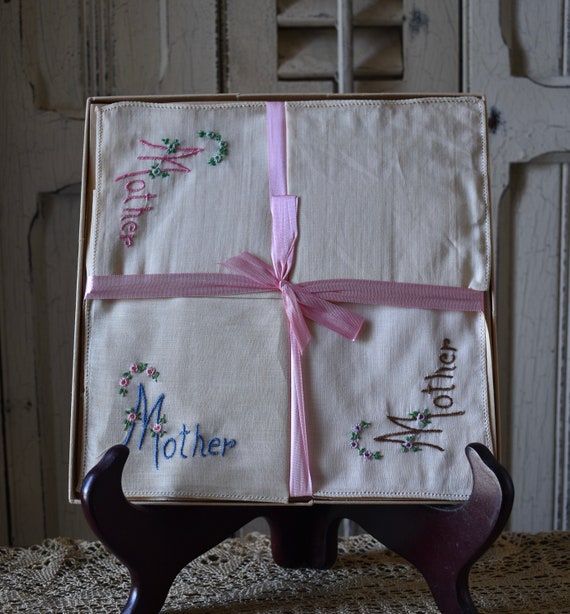 Antique MOM Ladies Handkerchief Set Made in Switz… - image 3
