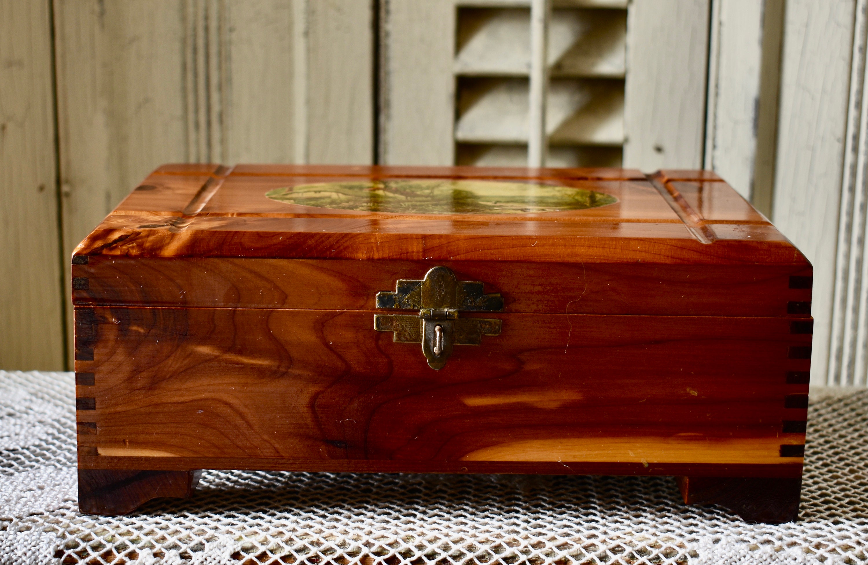 Large Cedar Keepsake Box – taylorsvillecrate