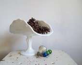 Vintage milk glass pedestal banana dish Indiana Glass Teardrop excellent condition