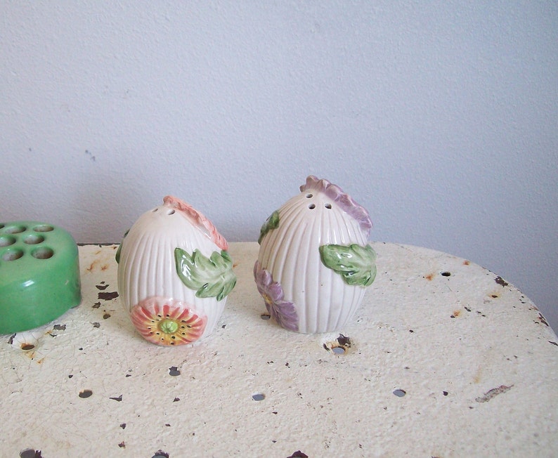 Vintage Fitz and Floyd salt and pepper shakers set Spring Flowers Made in Japan perfect condition free shipping to USA