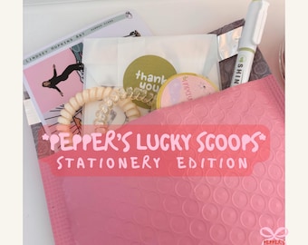 Pepper´s Lucky Soops | Mystery Stationery Bundle, Aufkleber, Charms, Schreibtischzubehör