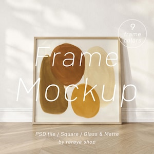Puede incluir: Impresión artística enmarcada cuadrada con formas abstractas en tonos marrones y beige, presentada en un marco de madera clara. El texto "Frame Mockup" y "9 frame colors" es visible.