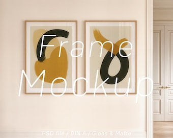Puede incluir: Dos impresiones artísticas enmarcadas con diseños abstractos en amarillo mostaza, negro y beige. Los marcos son de color marrón claro y la obra de arte se muestra en una pared de color crema. El texto "Frame Mockup" está superpuesto en la imagen.