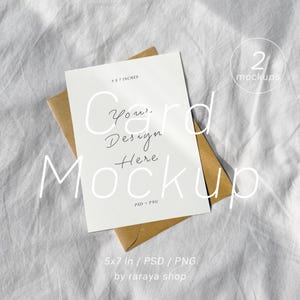 5x7 Kartenmockup auf Umschlag, Einladungskarte Mockup Bundle, Postkarte Mockup, Gruß Nahaufnahme Vorlage PSD Grafik, Karte PSD Vorlage Bundle