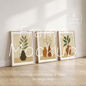 3er Set Bilderrahmen Mockup 8 Farben, Holz und Schwarz Rahmen an Wand gelehnt, A4 A3 A2 Boho Gallery Bundle, DIN A PSD Poster Mockup Glas Reflect