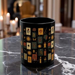 Caneca preta de tarô místico 11oz 15oz | Xícara de café gótica com arte celestial, símbolos ocultos, design de carta de tarô vintage para presente