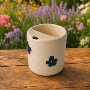 Handgjord keramisk resemugg, spräcklig blommig kaffekopp med lock, hantverkskeramisk tumbler
