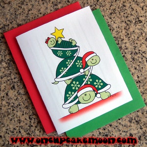 Adorables cartes de Noël en forme de sapin de Noël avec une pile de tortues (vierges ou imprimées à l'intérieur) avec des enveloppes - lot de 5 ou de 10