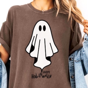 Comfort Colors Cute Flying Ghost Tee – Vintage Halloween Shirt, Spooky & Funny Ghost Lover Gift, Cozy Fall Vibes, Trending Ghost T-Shirt
