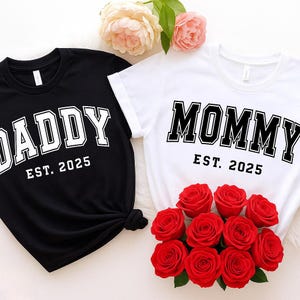 Mom & Dad Est. 2025 T-Shirts – Gift for New Parents, First Baby Reveal, Cute Matching Outfits for Mother’s and Father’s Day