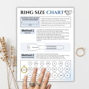 Puede incluir: Una tabla de tallas de anillos con instrucciones para medir el tamaño del dedo utilizando un medidor de papel y anillos existentes. La tabla incluye una regla en pulgadas y círculos que representan tallas de anillos de 3 a 13.