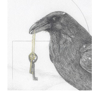 Puede incluir: Un cuervo negro con una cadena dorada y llaves en su pico. El cuervo est&aacute; dibujado a l&aacute;piz sobre un fondo blanco. &copy;WendyThompsonArt.com