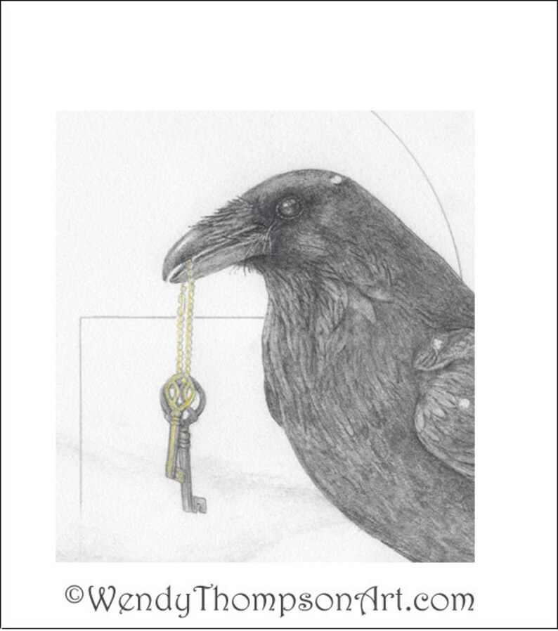 Puede incluir: Un cuervo negro con una cadena dorada y llaves en su pico. El cuervo est&aacute; dibujado a l&aacute;piz sobre un fondo blanco. &copy;WendyThompsonArt.com
