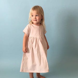 Freya Klänning / PDF Symönster & Handledning / Barnstorlekar 2/3 till 8/9 / Vår Sommar Höst Festklänning / Nybörjare / Direkt Nedladdning
