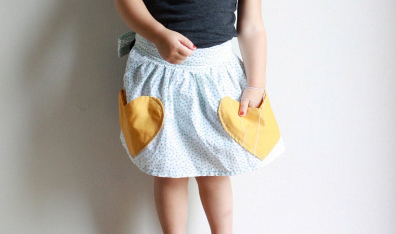 Children's Half Apron / PDF sewing pattern sizes 12 months to 7 years / Instant Download image 2