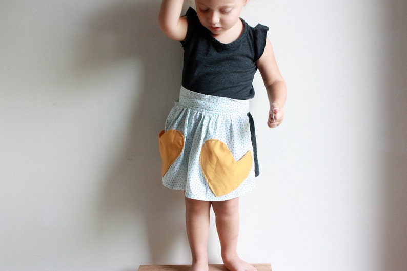 Children's Half Apron / PDF sewing pattern sizes 12 months to 7 years / Instant Download image 3