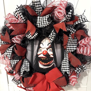 Creepy Clown Halloween Wreath: Horror Circus Door Decor