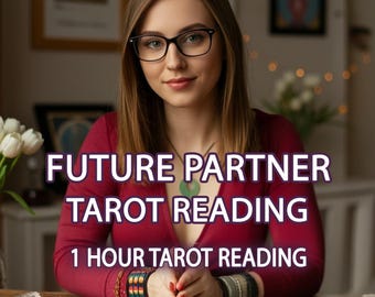 Può includere: Una donna con una camicia rossa è seduta a un tavolo con le carte dei tarocchi disposte davanti a lei. Il testo sull'immagine dice "Future Partner Tarot Reading 1 Hour Tarot Reading".