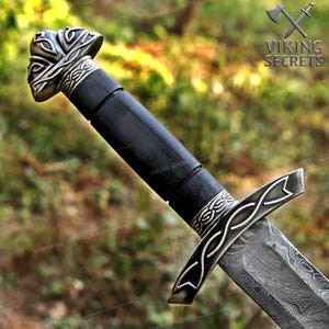 Espada vikinga de acero de Damasco forjada a mano: regalo para cosplay o boda. imagen 9
